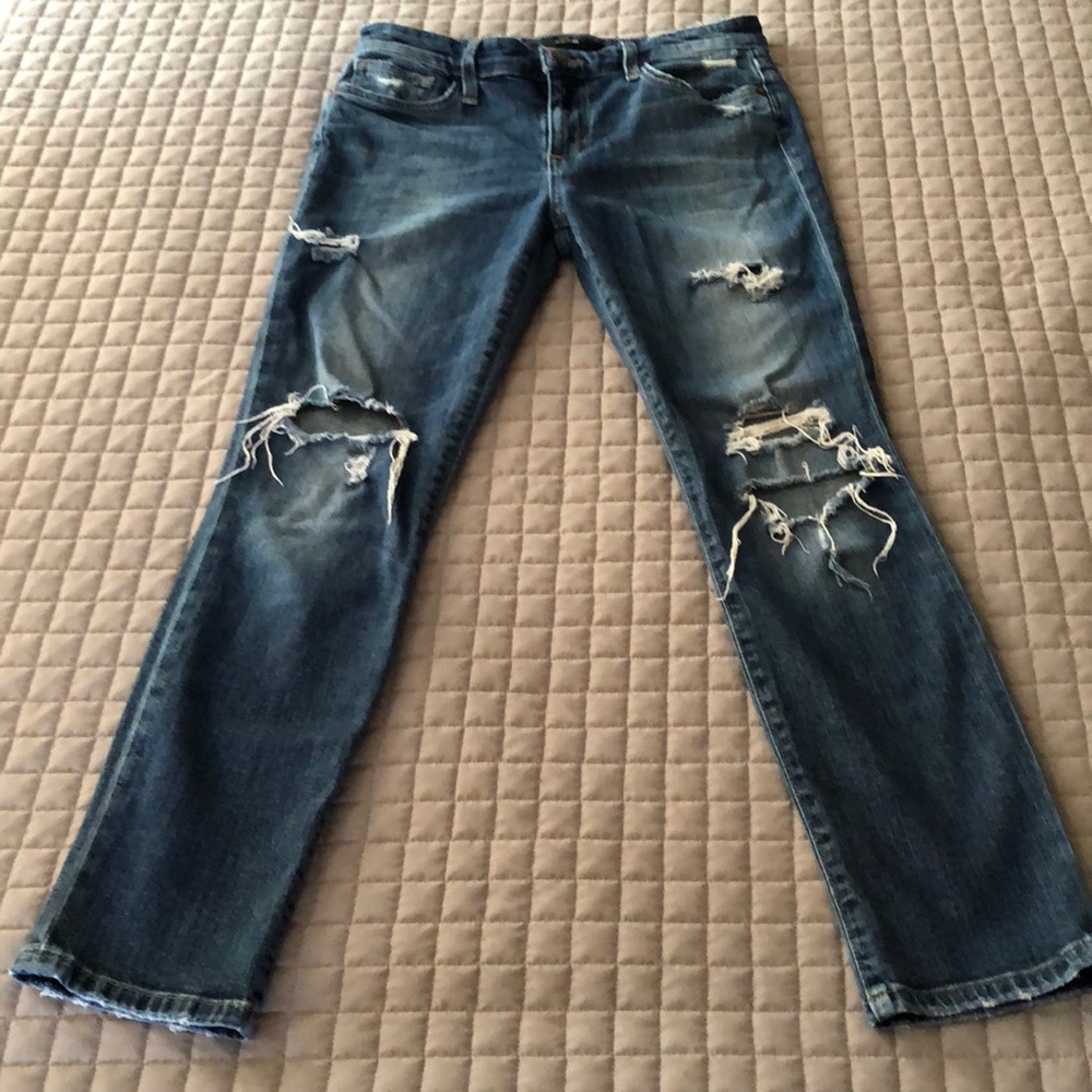 🎉HP🎉 EUC- Distressed Joe’s Jeans